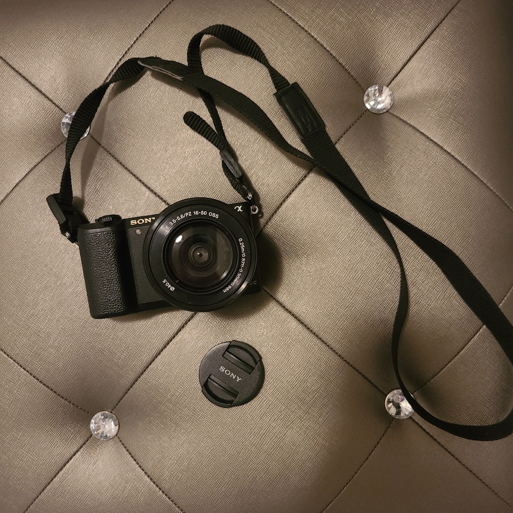 Sony Alpha a5100 Mirrorless Camera - Picture 2 of 12